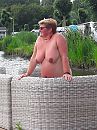 even poseren, foto 3000x4000, 4 reacties, 38 stemmen