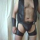 me in leder, foto 425x425, 0 reacties, 5 stemmen