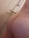 met de billen bloot, foto 1956x2608, 3 reacties, 6 stemmen