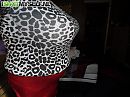 met rode rok, foto 550x412, 2 reacties, 6 stemmen