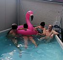 zalig in het zwembadje, foto 1502x1445, 10 reacties, 52 stemmen