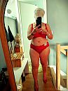 A woman in red ......., foto 1530x2040, 21 reacties, 96 stemmen