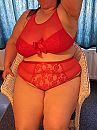 BBW in red, foto 1500x2000, 4 reacties, 16 stemmen