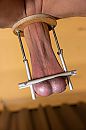 Extreem ballstretching, foto 798x1200, 12 reacties, 29 stemmen