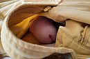 Gluren in een gele broek 1, foto 2248x1499, 1 reacties, 1 stemmen