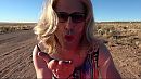 Hand kiss in the desert, foto 1920x1080, 1 reacties, 3 stemmen
