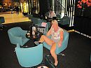 In de lobby ..., foto 1417x1063, 12 reacties, 70 stemmen