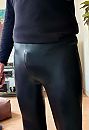 In wetlook legging, foto 1417x2048, 5 reacties, 11 stemmen