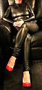 Meesteres op haar troon, foto 1885x4000, 4 reacties, 36 stemmen