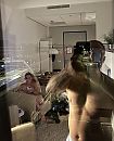 Mirroring myself, foto 2498x3085, 6 reacties, 64 stemmen
