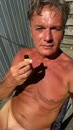 Poppers spuit orgasme buiten, film 00:00:24, 1 reacties, 4 stemmen