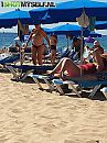 Topless  op strand, foto 412x550, 30 reacties, 110 stemmen