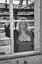 Uitzichtloos wachten op trein, foto 853x1280, 7 reacties, 81 stemmen