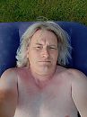 de man, foto 960x1280, 16 reacties, 102 stemmen