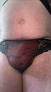 in vrouwenstring, foto 360x640, 15 reacties, 25 stemmen