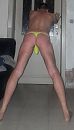 lekker geel stringske, foto 1377x2384, 11 reacties, 16 stemmen