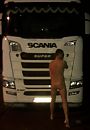 op parking naakt geilen,, foto 2563x3662, 7 reacties, 23 stemmen