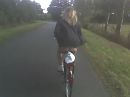 stringske op de fiets, foto 640x480, 10 reacties, 154 stemmen