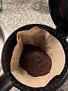 De koffie in de natte filter, foto 3000x4000, 0 reacties, 2 stemmen