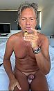 Happy Poppers Year, foto 936x1537, 0 reacties, 1 stemmen