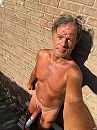 In de zon met penispomp, foto 960x1280, 0 reacties, 0 stemmen