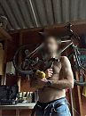 Klusjesman bied zich aan, foto 1440x1917, 3 reacties, 4 stemmen