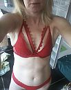 Lady in red, foto 957x1201, 2 reacties, 14 stemmen