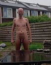 Lekker bloot in de regen, foto 1095x1373, 7 reacties, 15 stemmen