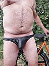 Met geil slipje fietsen, foto 3000x4000, 7 reacties, 20 stemmen