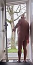 Naakt aan de deur, foto 807x1582, 1 reacties, 7 stemmen