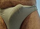 Ontlading in haar string, foto 3497x2536, 23 reacties, 23 stemmen