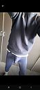 Pik in strakke broek, foto 1080x2340, 0 reacties, 2 stemmen