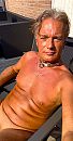 Slaaf in de zon, foto 1202x2272, 0 reacties, 2 stemmen