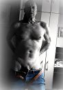 Topless, foto 764x1069, 1 reacties, 4 stemmen