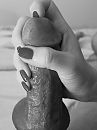 Vinger(nagel) in eikelspleet, foto 3000x4000, 6 reacties, 19 stemmen