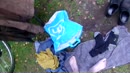 in gulponderbroek buiten, film 00:00:25, 1 reacties, 6 stemmen