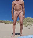 lekker bloot met stijve pik, foto 763x874, 0 reacties, 3 stemmen