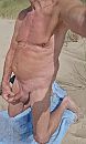 lekker naakt aan  pik trekken, foto 526x866, 3 reacties, 7 stemmen