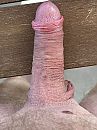 met de lul op tafel, foto 3000x4000, 11 reacties, 29 stemmen