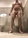 naakt op een openbaar toilet, foto 2320x3088, 11 reacties, 44 stemmen