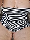 Betrapt door de buurman ..., foto 884x1156, 28 reacties, 57 stemmen