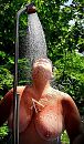 Buiten douchen, foto 1147x1940, 20 reacties, 69 stemmen