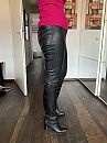 Droomvrouw in leer, foto 3000x4000, 8 reacties, 25 stemmen