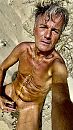 Golden shower 3, foto 1284x2277, 2 reacties, 1 stemmen