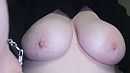 Haar grote uiers, foto 1600x900, 10 reacties, 21 stemmen