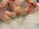 Jongen in bad, foto 4000x3000, 1 reacties, 2 stemmen