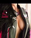 Keeping it close to the vest, foto 415x502, 9 reacties, 25 stemmen