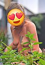 Lekker topless tuinieren, foto 995x1413, 15 reacties, 66 stemmen