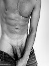 Teasing in noir, foto 2316x3088, 1 reacties, 6 stemmen