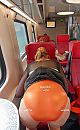 Turnpakje in de trein, foto 1079x1736, 17 reacties, 70 stemmen